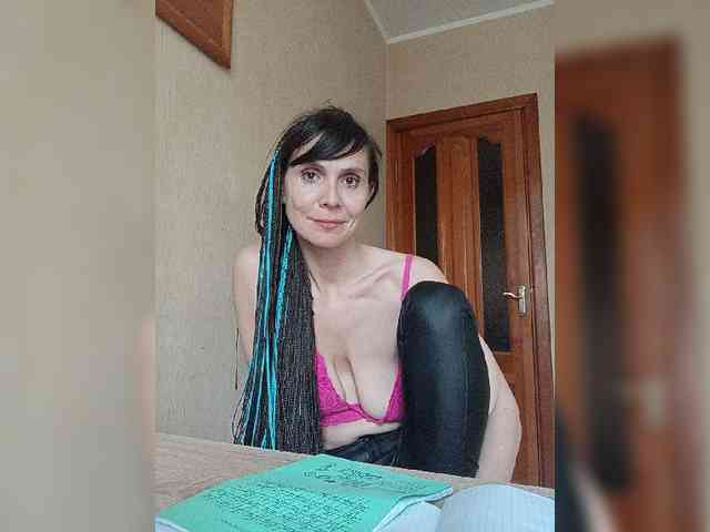 Hellenalonenochka webcam