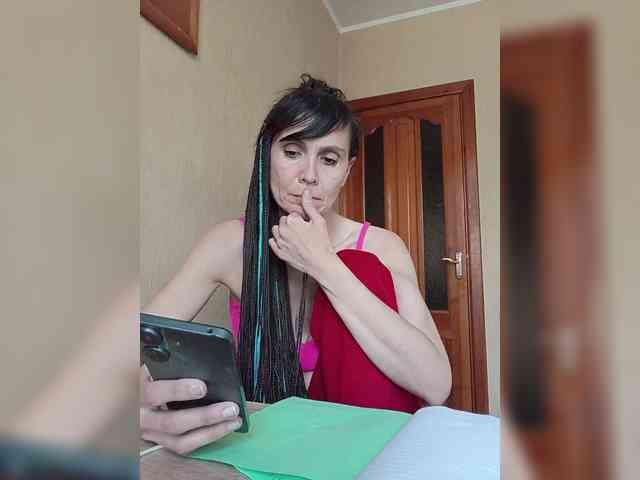 Hellenalonenochka webcam