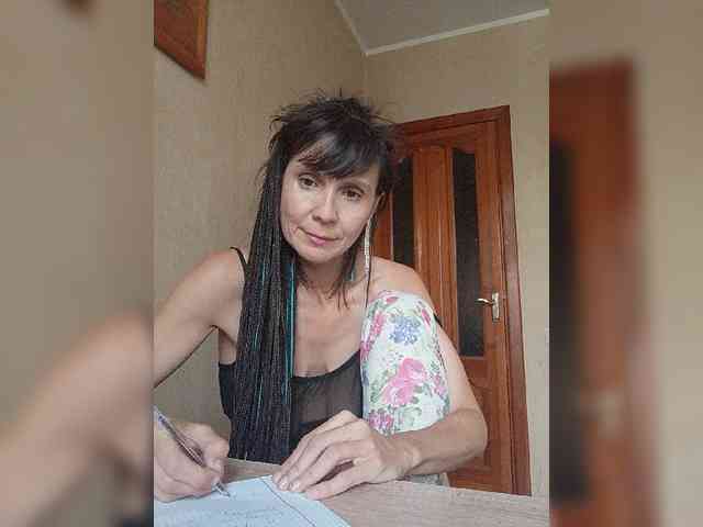 Hellenalonenochka webcam