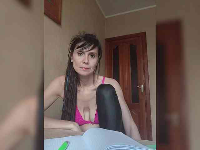 Hellenalonenochka webcam