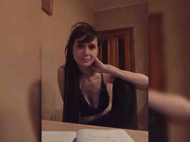 Hellenalonenochka webcam