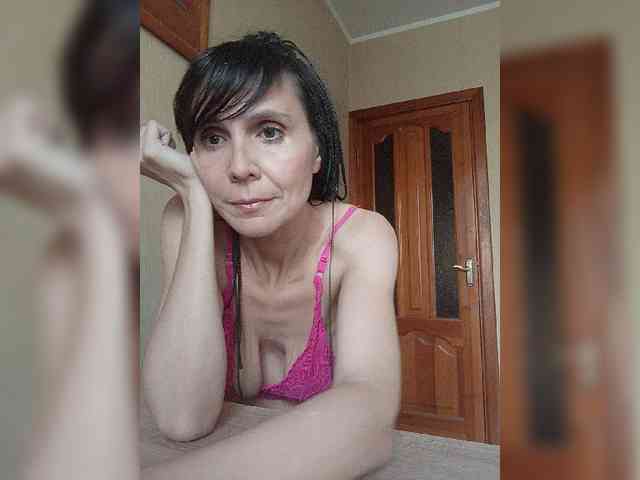 Hellenalonenochka webcam