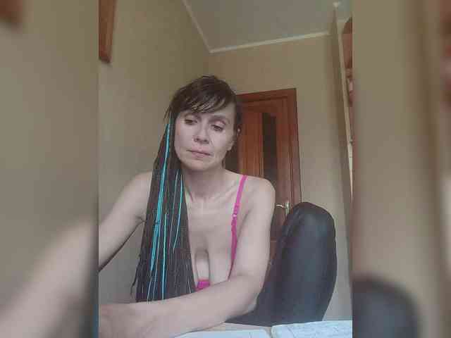 Hellenalonenochka webcam