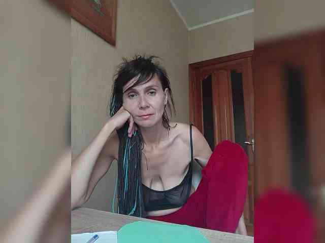 Hellenalonenochka webcam
