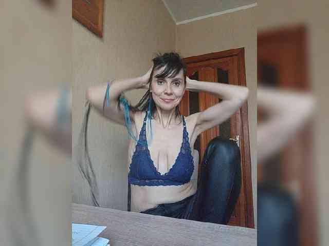 Hellenalonenochka webcam