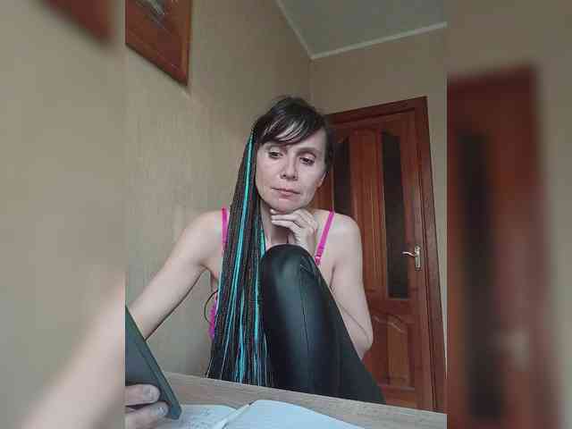 Hellenalonenochka webcam