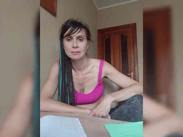 Hellenalonenochka webcam