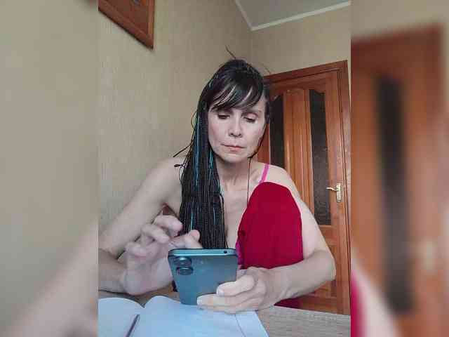 Hellenalonenochka webcam