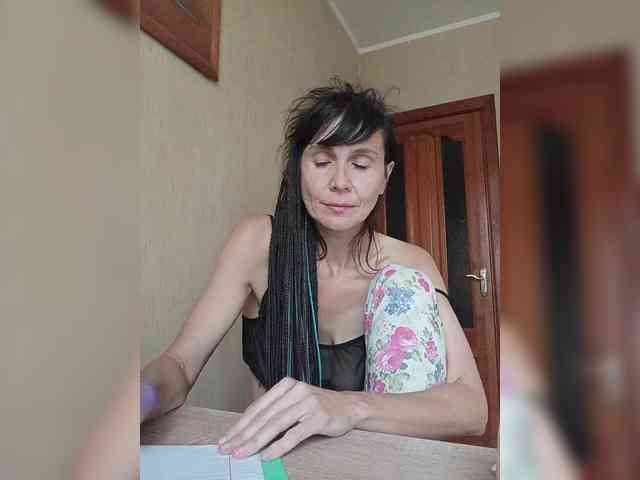 Hellenalonenochka webcam