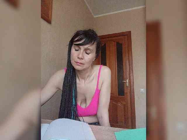 Hellenalonenochka webcam