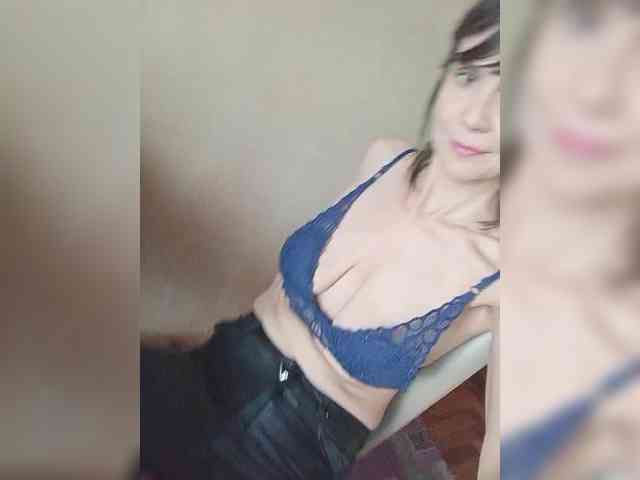 Hellenalonenochka webcam