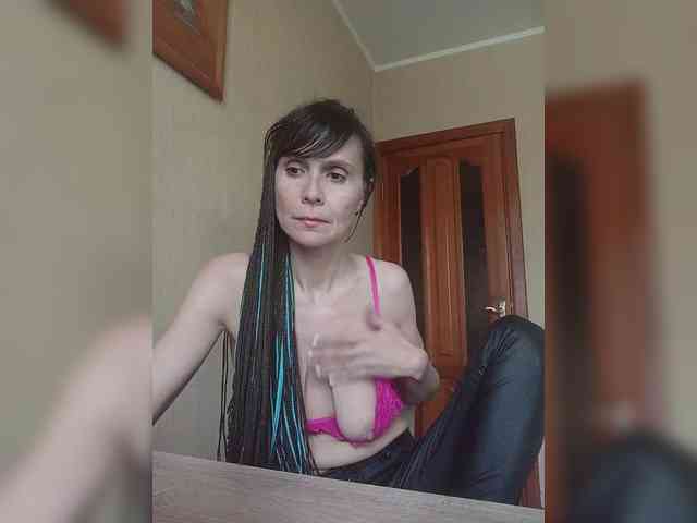 Hellenalonenochka webcam