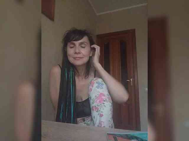 Hellenalonenochka webcam