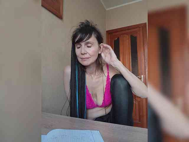 Hellenalonenochka webcam
