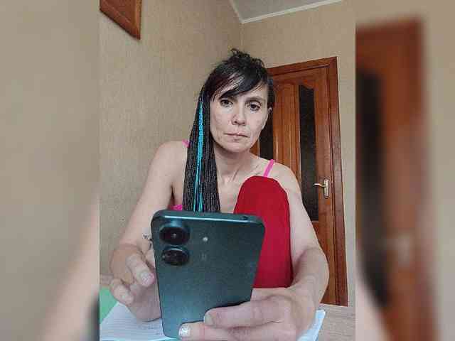 Hellenalonenochka webcam