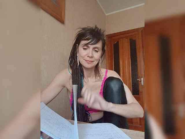 Hellenalonenochka webcam