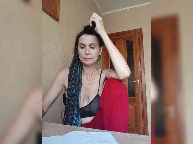 Hellenalonenochka webcam