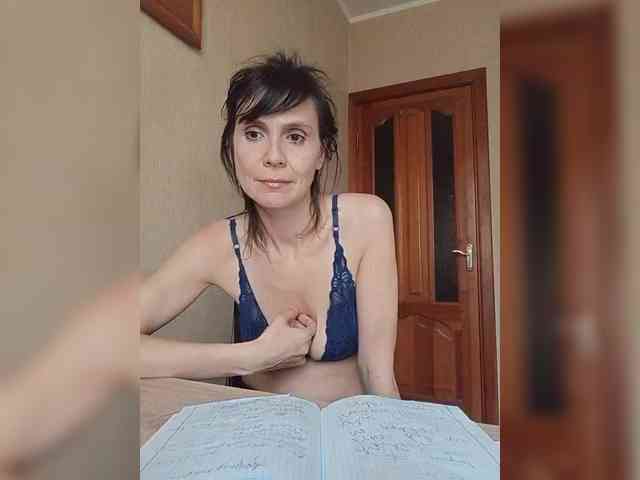 Hellenalonenochka webcam