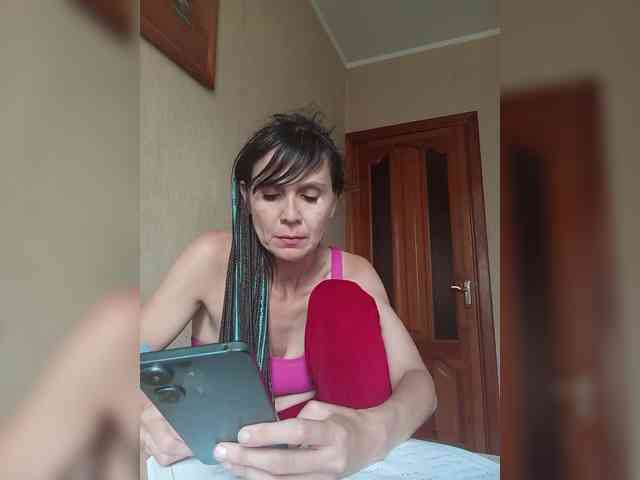 Hellenalonenochka webcam