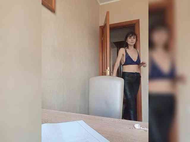 Hellenalonenochka webcam