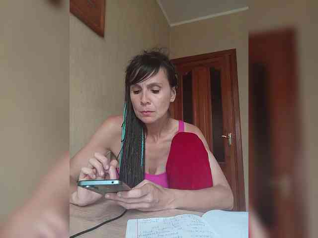 Hellenalonenochka webcam