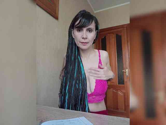 Hellenalonenochka webcam