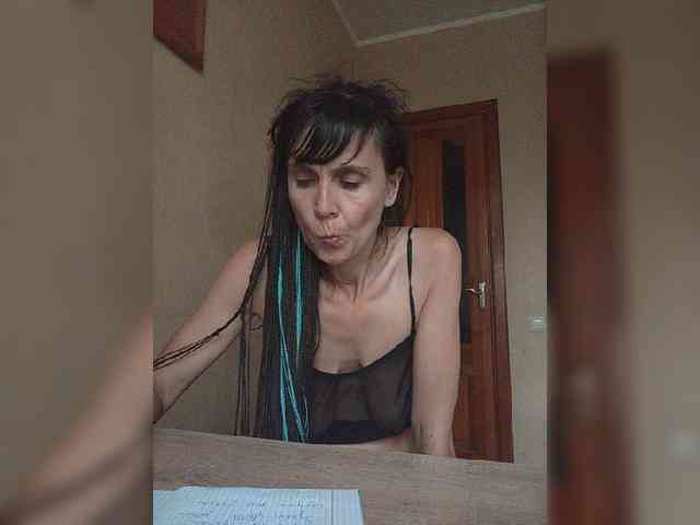 Hellenalonenochka webcam
