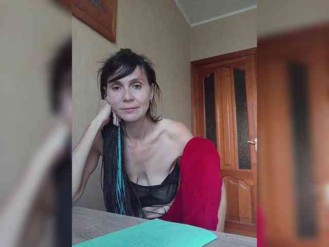 Hellenalonenochk... Live Webcam on BongaCams