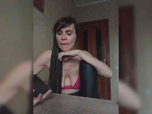 Hellenalonenochka webcam