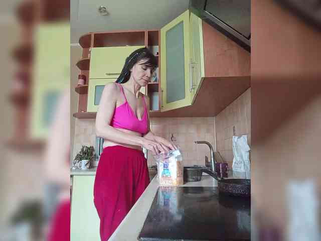 Hellenalonenochka webcam