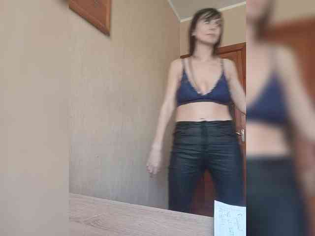 Hellenalonenochka webcam