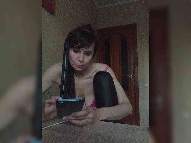 Hellenalonenochka webcam