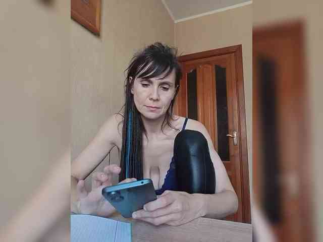 Hellenalonenochka webcam