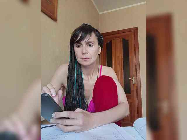 Hellenalonenochka webcam