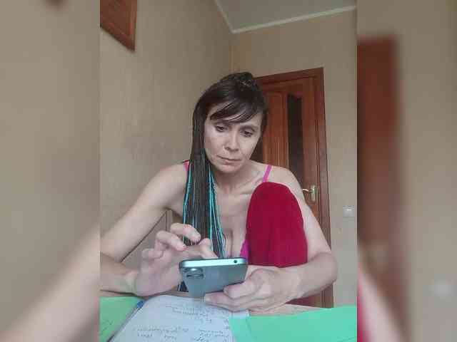 Hellenalonenochka webcam
