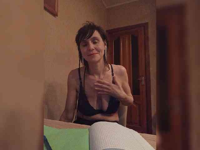 Hellenalonenochka webcam