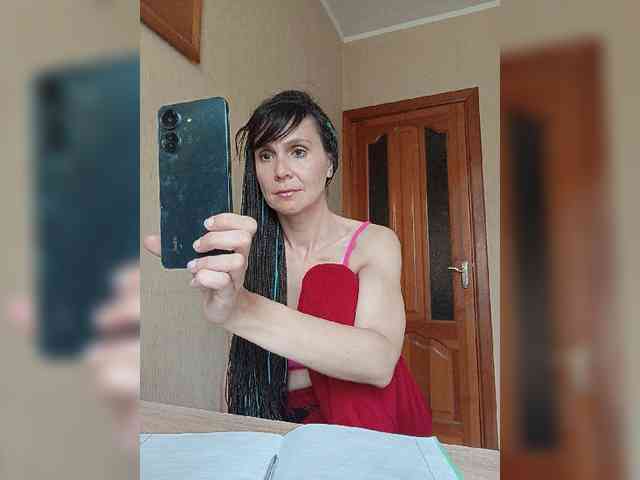 Hellenalonenochka webcam