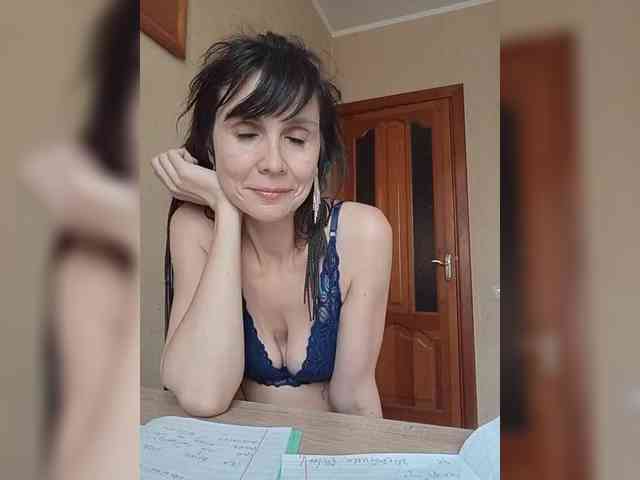 Hellenalonenochka webcam