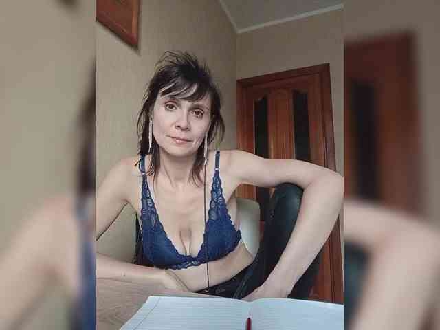 Hellenalonenochka webcam