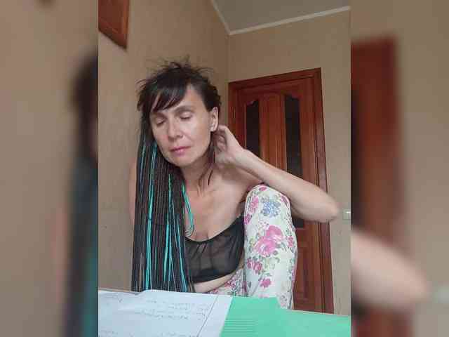 Hellenalonenochka webcam