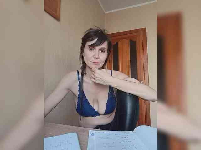 Hellenalonenochka webcam