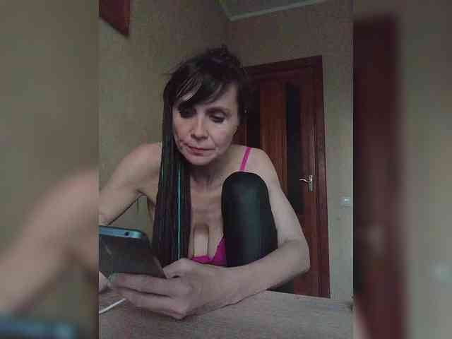 Hellenalonenochka webcam