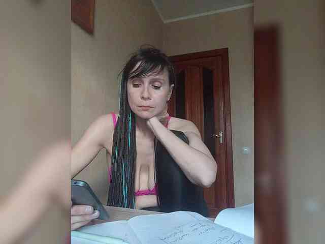 Hellenalonenochka webcam