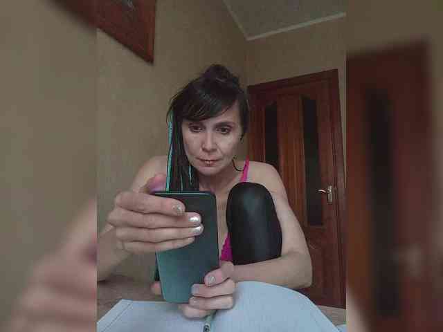 Hellenalonenochka webcam