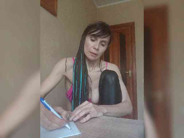 Hellenalonenochka webcam