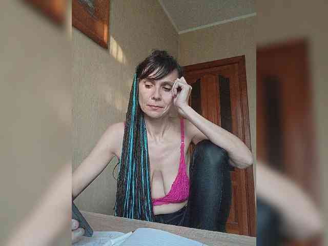 Hellenalonenochka webcam