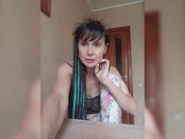 Hellenalonenochka webcam