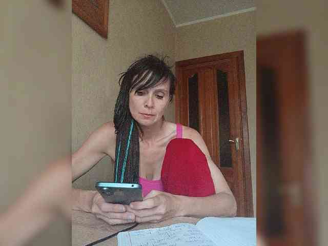 Hellenalonenochka webcam