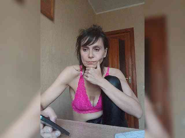Hellenalonenochka webcam