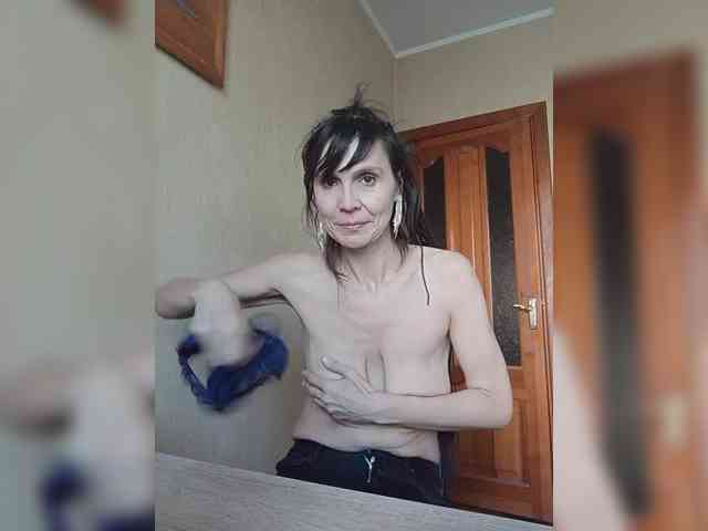 Hellenalonenochka webcam